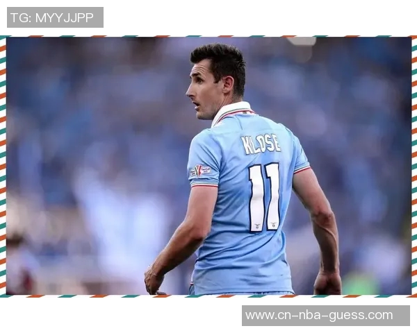 足球球星的传奇之路与辉煌成就探秘，如何影响全球足球文化与年轻一代