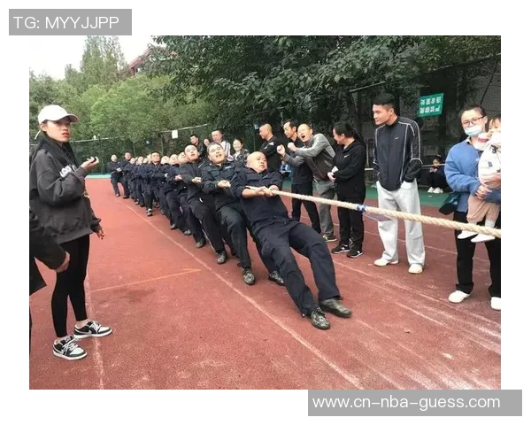 卓尔足球俱乐部奋勇争先展现团队精神与拼搏精神的精彩瞬间